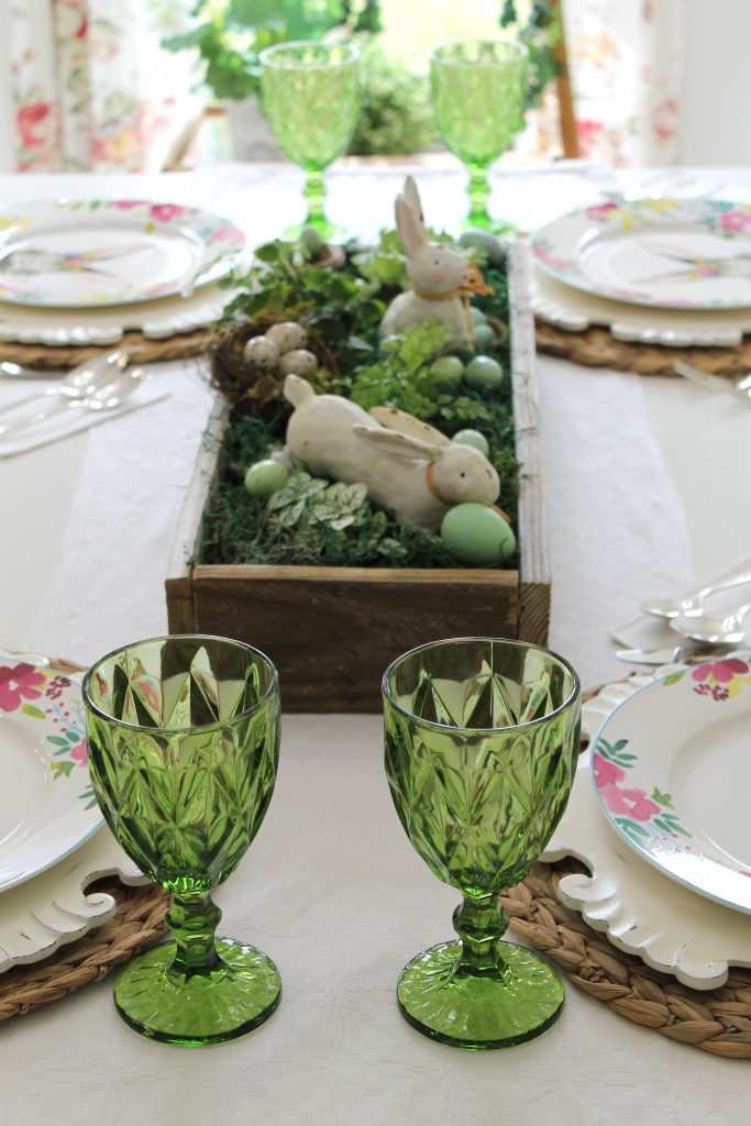 A Spring Tablescape for the Breakfast Nook