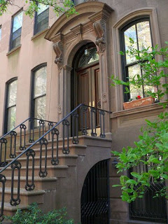 Carrie Bradshaw Gets A New Apartment