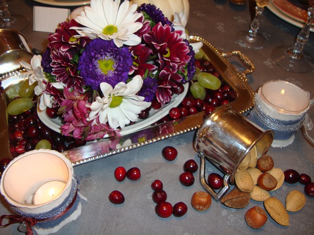 gray and cranberry thanksgiving table