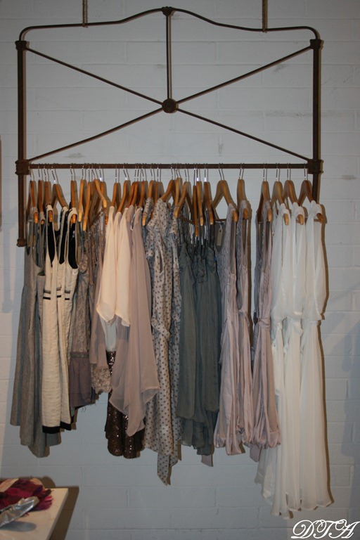 Clothing hanger