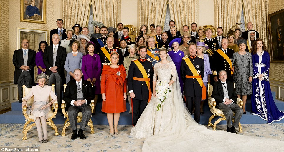 Gathering: A group picture in the interior of the Palais Grand-Ducal in Luxembourg