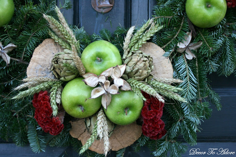Colonial Williamsburg wreath closeup