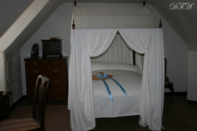 Colonial era childrens bedroom