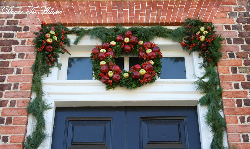 HOLIDAY WREATHS OF COLONIAL WILLIAMSBURG