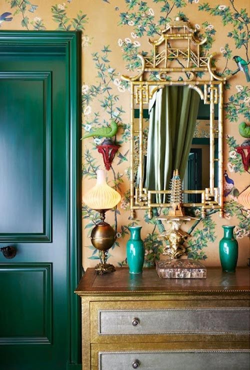 Emerald green. Pantone Color of the Year. 2013 color scheme. Interior design. Painting tips. Green door. Green vase. Accessory.