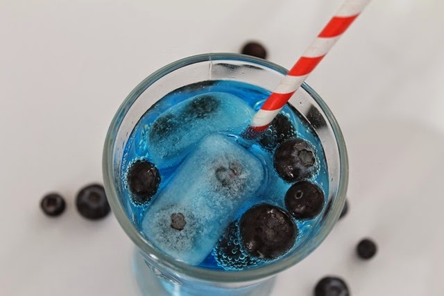 Easy and Refreshing Blueberry Spritzers