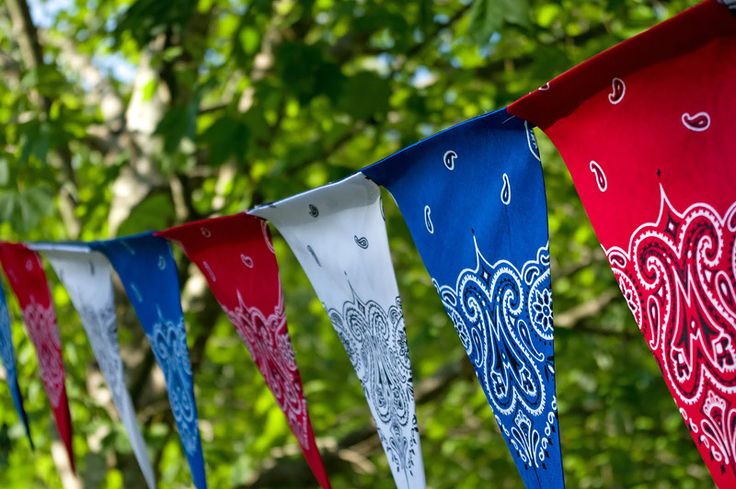 Front Porch – 4th of July Decorating Ideas- Ideas and tutorials, including this DIY bandana banner by Life in Wonderland!