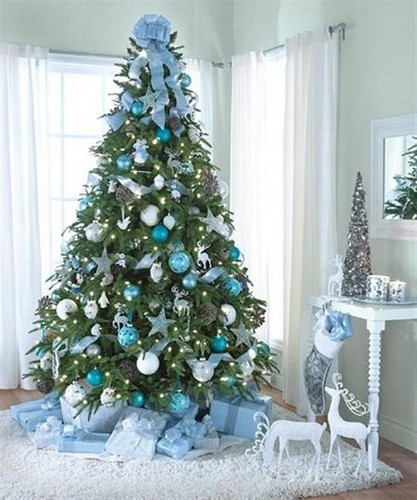 Beautiful Christmas tree decorating inspiration to bring out the magic of the holidays in your home.