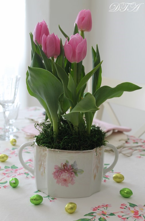 Easter table