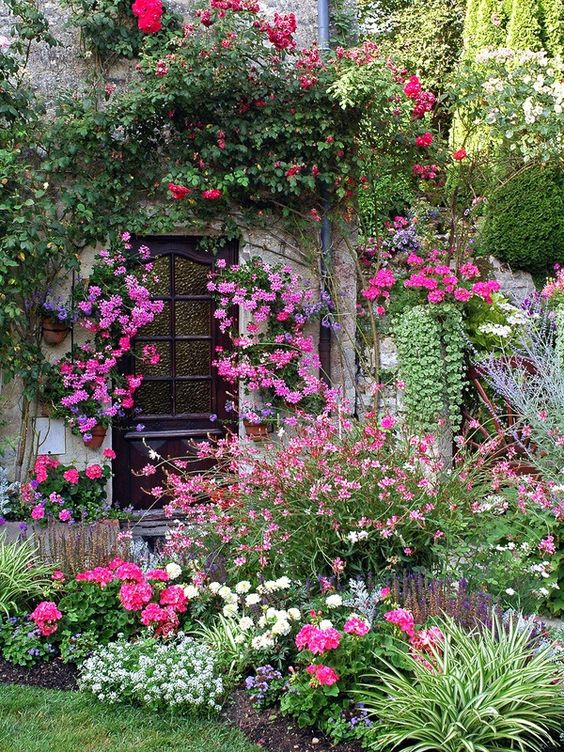 Incredible pink garden in Aquitaine, France | Claudio Giovanni Colombo: 