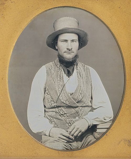 Man in a straw hat and vest, sixth plate daguerreotype from sometime around 1850 (via Dennis A. Waters Fine Daguerreotypes): 
