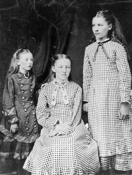 Carrie, Mary and Laura Ingalls 