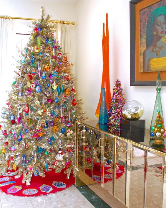 DIY+Network+has+instructions+on+how+to+make+an+easy+retro-style+Christmas+tree