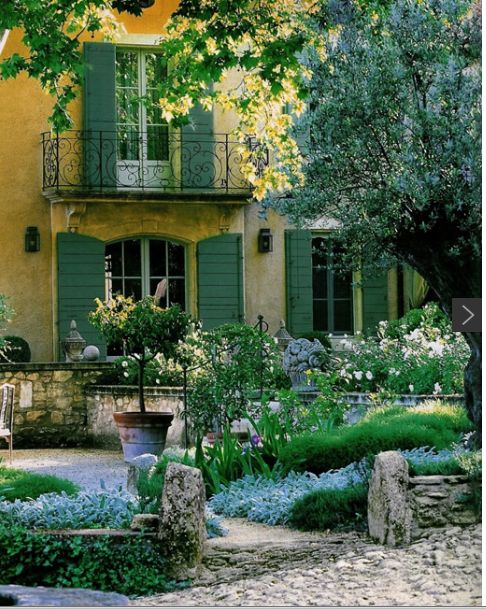 Beautiful Mediterranean house and garden: French Mediterranean