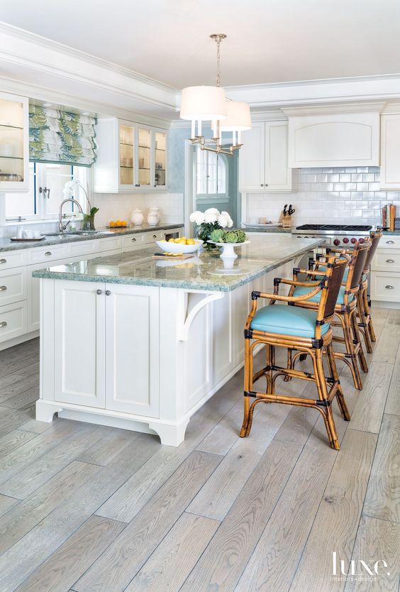 Coastal kitchen | Allison Paladino Interior Design: 