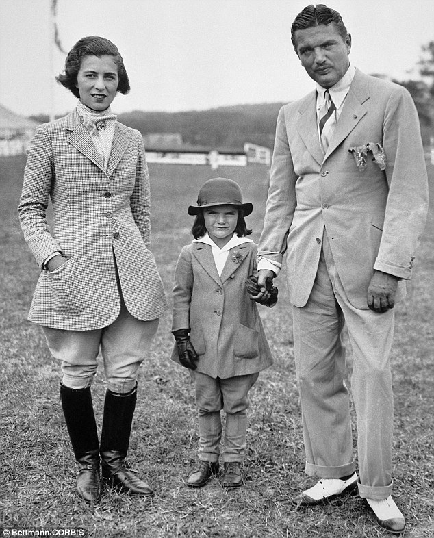 Jaqueline Bouvier with her parents. 