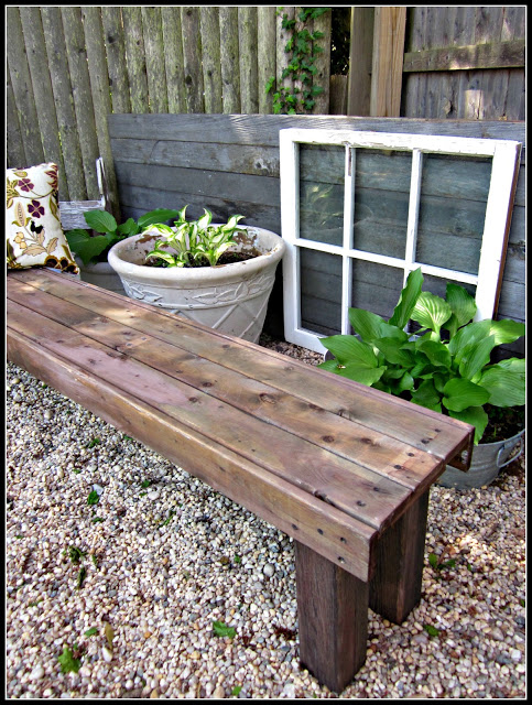 DIY Pallet Garden Bench