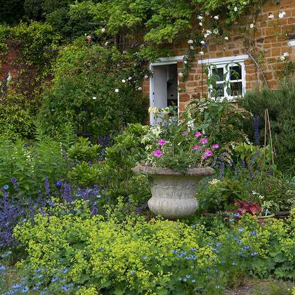 garden urns