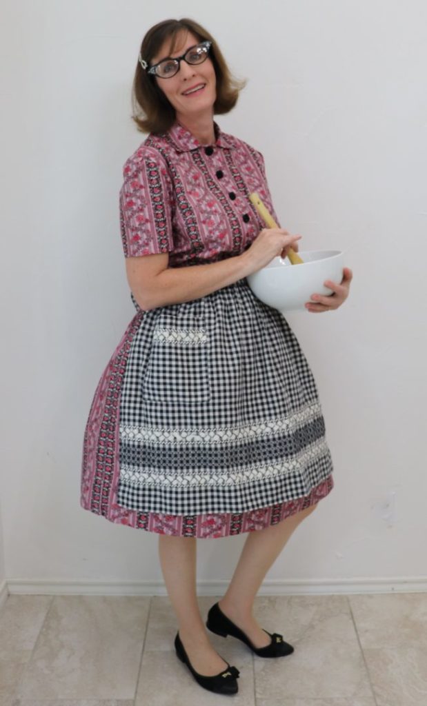 A 1950 S Housewife Costume Decor To Adore