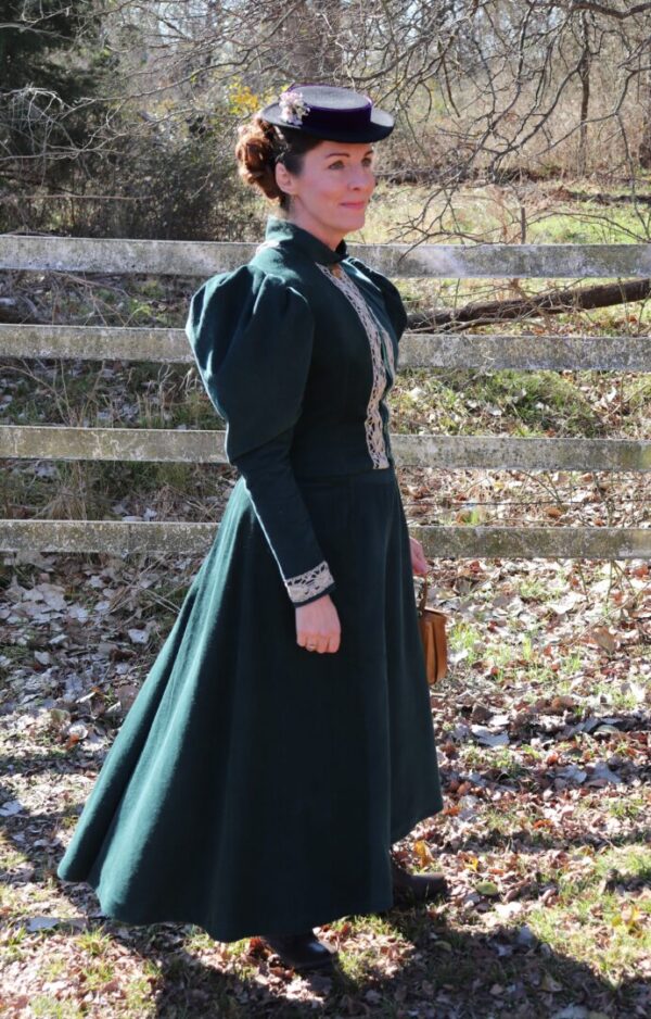 An 1890's Victorian Sporting Outfit - Decor To Adore