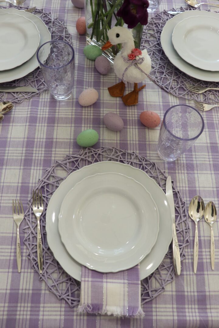 purple and white tablescape