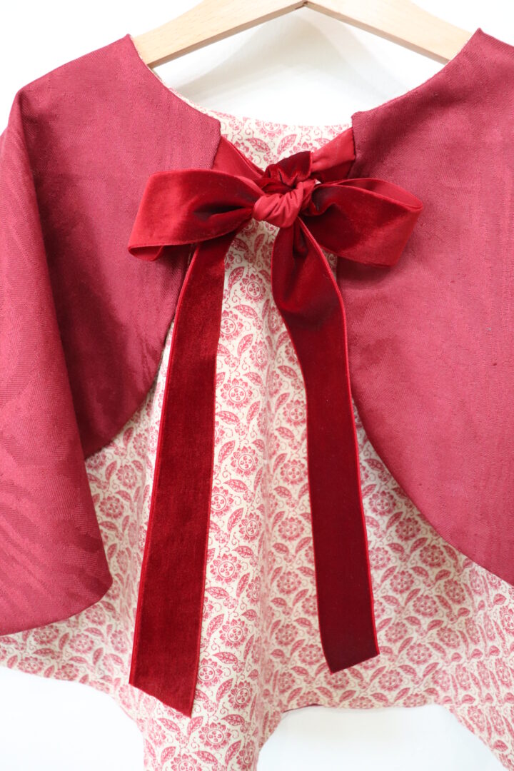 Cape with velvet bows