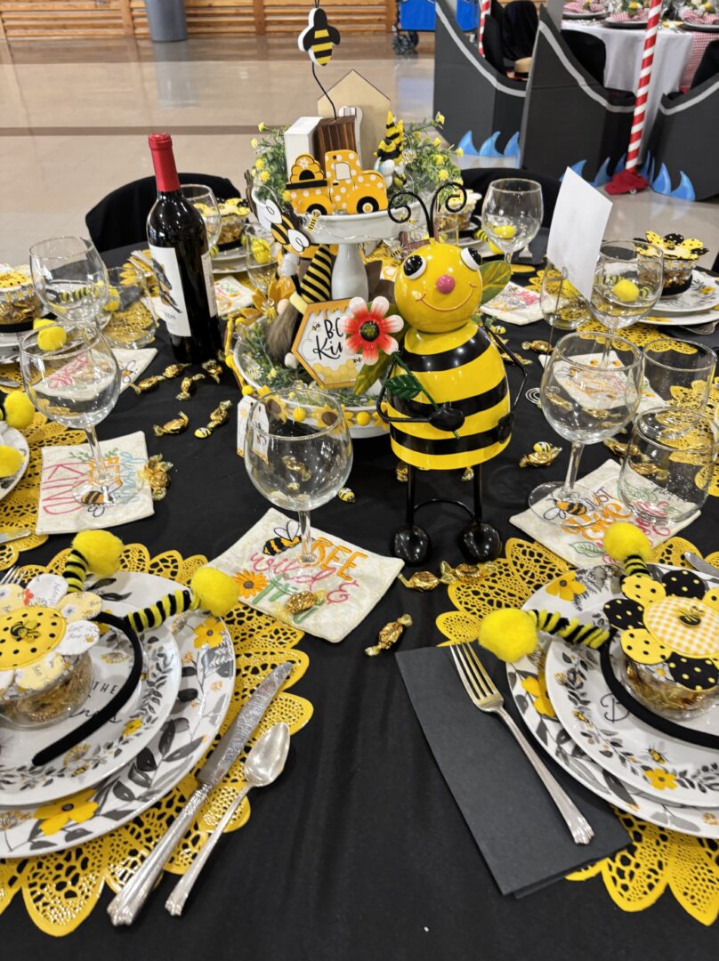 bee inspired tablescape