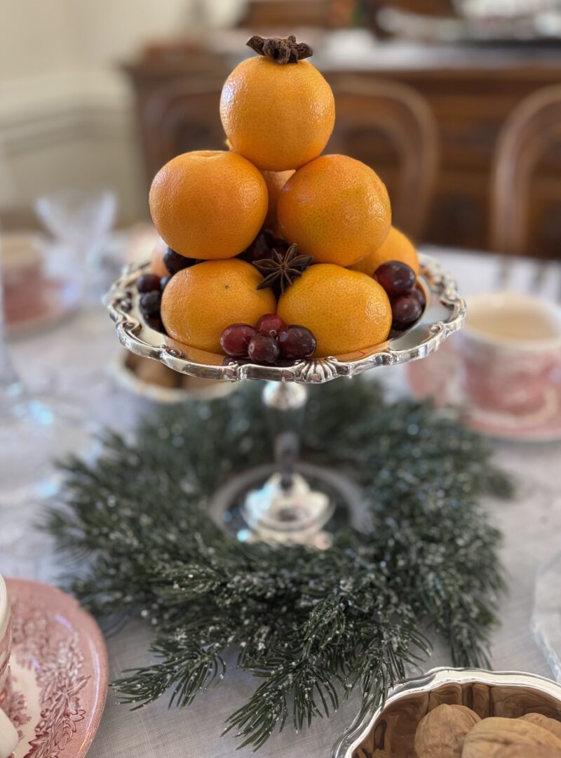 Holiday Decor in the Dining Room