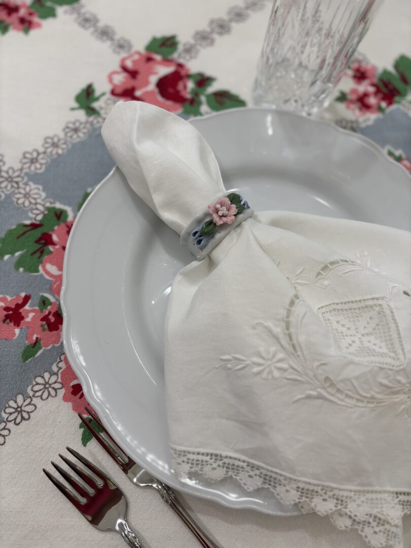 Lace napkins rose napkin rings