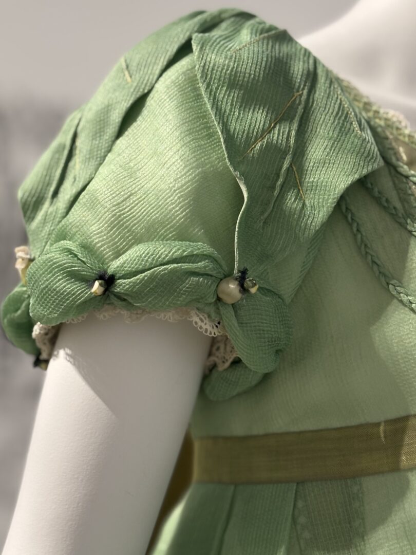 Sleeve detail Mrs. Weston