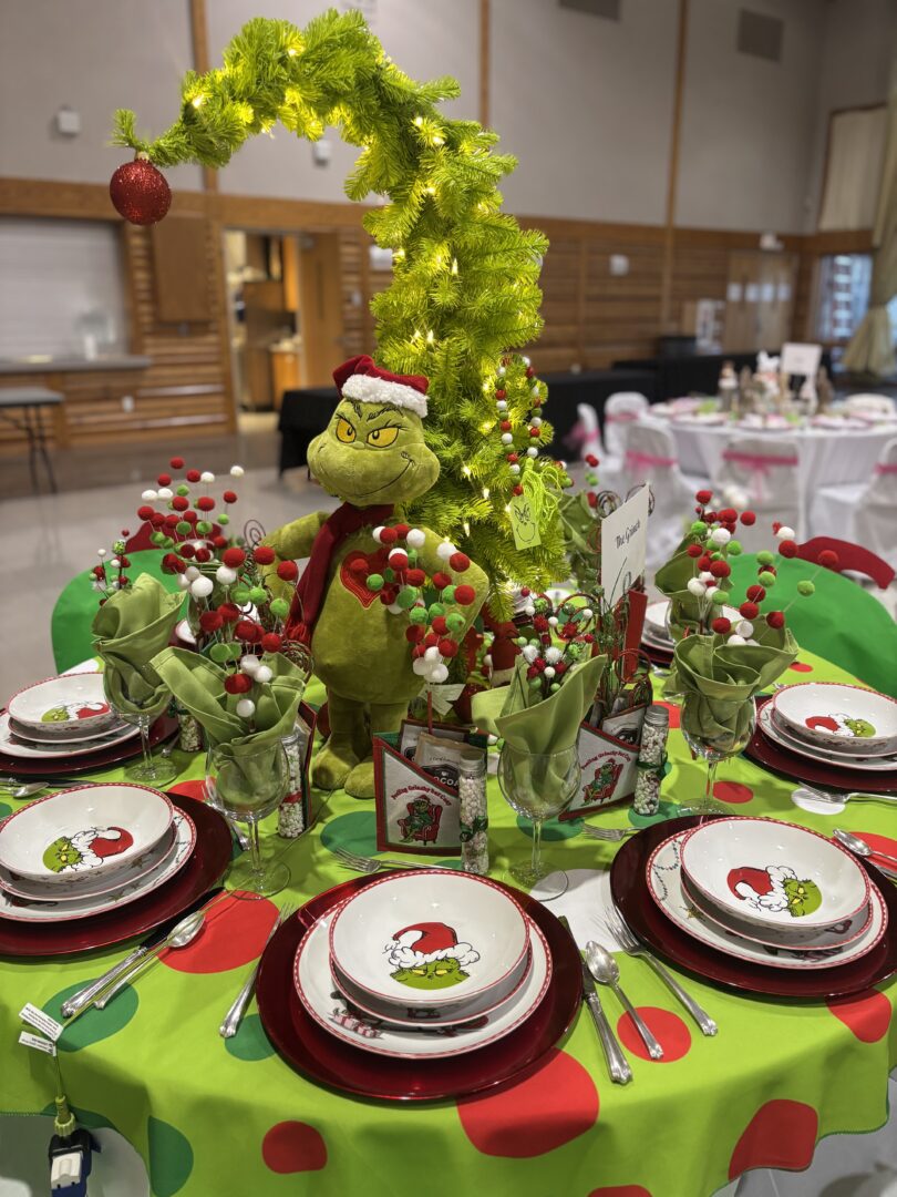 Grinch tablescape
