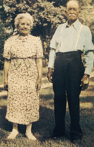Laura Ingalls Wilder and Almanzo Wilder at Rocky Ridge, 1942.