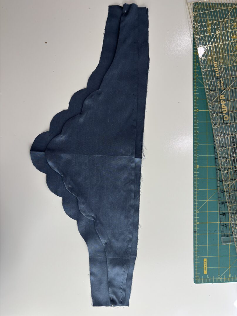 Scalloped sleeve detail