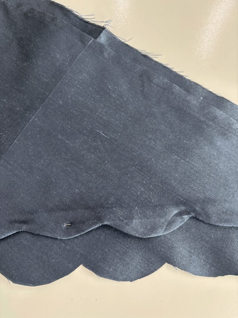 Scalloped sleeve detail
