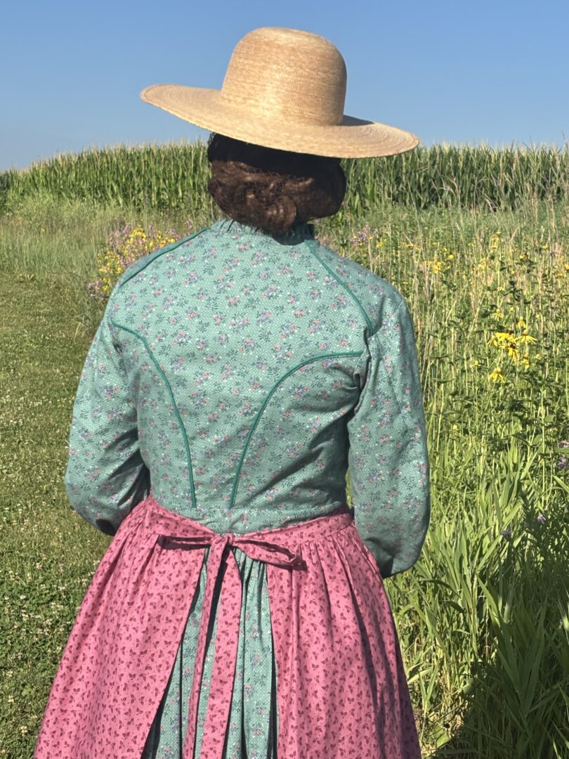 Piping on bodice back