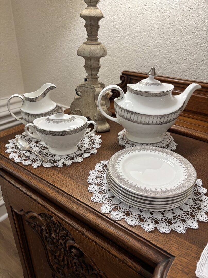 Royal Doulton Archives Piper Platinum